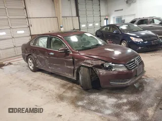 2013 Volkswagen Passat SE z VIN 1VWBP7A39DC075108, wystawiony jako IAAI lot #41560686 z przebiegiem 137 548 mil mil oraz . Historia ofert i sprzedaży dostępna na DreamBid. Obrazek 1.