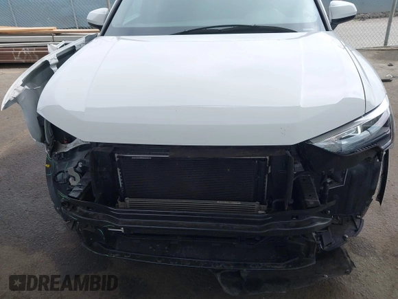 2021 Audi Q3 S line Premium z VIN WA1DECF31M1074155, wystawiony jako IAAI lot #42381678 z przebiegiem 36 894 mil mil oraz . Historia ofert i sprzedaży dostępna na DreamBid. Obrazek 6.