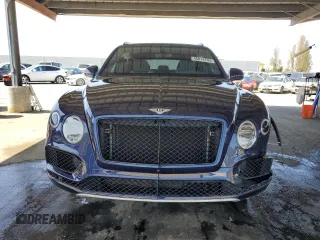 2019 Bentley Bentayga V8 z VIN SJAAM2ZV3KC027084, wystawiony jako Copart lot #45814705 z przebiegiem 38 490 mil mil oraz Szkoda całkowita • Salvage title. Historia ofert i sprzedaży dostępna na DreamBid. Obrazek 5.