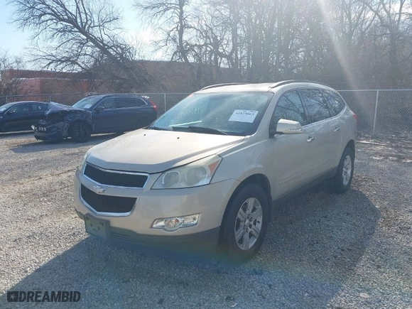 2010 Chevrolet Traverse LT w/1LT with VIN 1GNLRFED3AS116856, listed as a IAAI auction lot 41833663 with 181,695 mi miles. Bid and sale history available at carsss.com. Image 2.