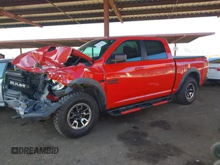 2016 Ram 1500 Rebel z VIN 1C6RR7YT3GS175255, wystawiony jako IAAI lot #42085582 z przebiegiem 67 971 mil mil oraz . Historia ofert i sprzedaży dostępna na DreamBid. Obrazek 2.
