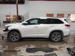 2018 Toyota Highlander Limited z VIN 5TDDZRFH2JS874888, wystawiony jako IAAI lot #41840205 z przebiegiem 82 847 mil mil oraz . Historia ofert i sprzedaży dostępna na DreamBid. Obrazek 14.