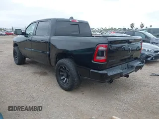 2019 Ram 1500 Big Horn z VIN 1C6RREFT4KN769609, wystawiony jako IAAI lot #42401229 z przebiegiem 46 049 mil mil oraz . Historia ofert i sprzedaży dostępna na DreamBid. Obrazek 3.
