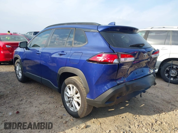 2022 Toyota Corolla Cross LE z VIN 7MUCAAAG6NV018136, wystawiony jako IAAI lot #41863545 z przebiegiem 40 239 mil mil oraz . Historia ofert i sprzedaży dostępna na DreamBid. Obrazek 3.