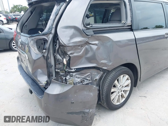 2017 Toyota Sienna XLE z VIN 5TDDZ3DC6HS147381, wystawiony jako IAAI lot #42340349 z przebiegiem 137 246 mil mil oraz . Historia ofert i sprzedaży dostępna na DreamBid. Obrazek 6.