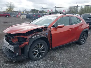 2019 Lexus UX 250h z VIN JTHU9JBH3K2003383, wystawiony jako IAAI lot #42151535 z przebiegiem 98 996 mil mil oraz . Historia ofert i sprzedaży dostępna na DreamBid. Obrazek 19.