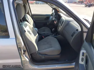 2006 Ford Escape XLT with VIN 1FMCU03166KB47650, listed as a IAAI auction lot 41529751 with 153,962 mi miles. Bid and sale history available at carsss.com. Image 5.