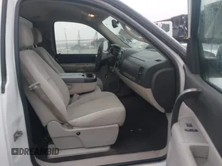 2007 Chevrolet Silverado 1500 Work Truck with VIN 1GCEC14057E602516, listed as a IAAI auction lot 41434497 with 276,087 mi miles. Bid and sale history available at carsss.com. Image 5.