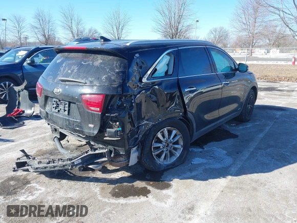 2019 Kia Sorento LX z VIN 5XYPGDA36KG520937, wystawiony jako IAAI lot #41420266 z przebiegiem 97 372 mil mil oraz . Historia ofert i sprzedaży dostępna na DreamBid. Obrazek 4.