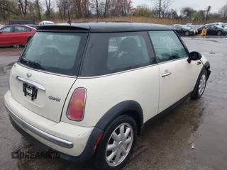 2004 MINI Hardtop with VIN WMWRC33434TJ60941, listed as a IAAI auction lot 39078161 with 143,107 mi miles and . Bid and sale history available at DreamBid. Image 4.