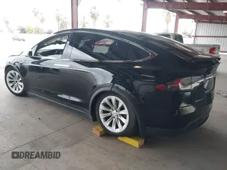 2017 Tesla Model X 90D z VIN 5YJXCAE21HF041207, wystawiony jako IAAI lot #41766065 z przebiegiem Nie podano mil oraz . Historia ofert i sprzedaży dostępna na DreamBid. Obrazek 3.
