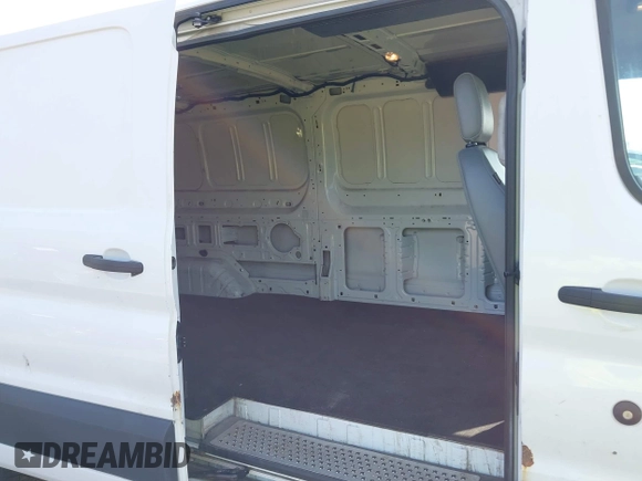2016 Ford Transit z VIN 1FTYR2YM7GKB49371, wystawiony jako IAAI lot #42734901 z przebiegiem 439 908 mil mil oraz . Historia ofert i sprzedaży dostępna na DreamBid. Obrazek 8.