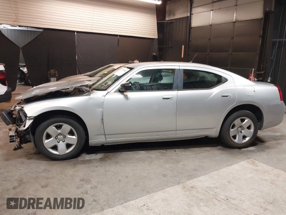 2008 Dodge Charger z VIN 2B3KA43RX8H326355, wystawiony jako IAAI lot #42310534 z przebiegiem 103 342 mil mil oraz . Historia ofert i sprzedaży dostępna na DreamBid. Obrazek 15.