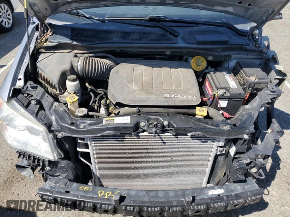 2018 Dodge Grand Caravan SXT z VIN 2C4RDGCG5JR159729, wystawiony jako Copart lot #52648025 z przebiegiem 141 960 mil mil oraz Szkoda całkowita • Salvage title. Historia ofert i sprzedaży dostępna na DreamBid. Obrazek 12.