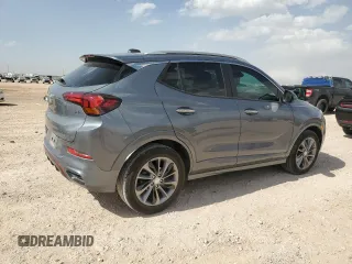 2022 Buick Encore GX Select z VIN KL4MMDSL2NB116455, wystawiony jako Copart lot #54959435 z przebiegiem 63 920 mil mil oraz Czysty tytuł • Clean title. Historia ofert i sprzedaży dostępna na DreamBid. Obrazek 3.