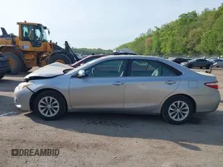 2017 Toyota Camry XLE z VIN 4T1BF1FK8HU376791, wystawiony jako IAAI lot #42114379 z przebiegiem 54 319 mil mil oraz . Historia ofert i sprzedaży dostępna na DreamBid. Obrazek 14.
