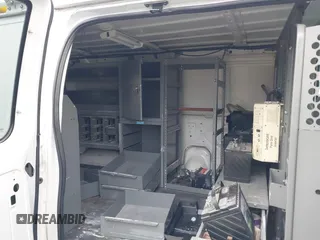 2011 Ford Econoline Cargo Commercial z VIN 1FTNE2EL3BDA19868, wystawiony jako IAAI lot #41973985 z przebiegiem 128 980 mil mil oraz . Historia ofert i sprzedaży dostępna na DreamBid. Obrazek 8.