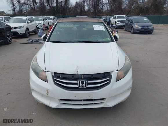 2011 Honda Accord Sdn SE with VIN 1HGCP2F62BA103404, listed as a IAAI auction lot 41847650 with 218,390 mi miles. Bid and sale history available at carsss.com. Image 12.