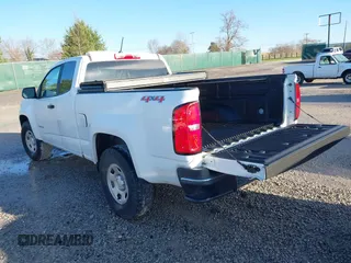2019 Chevrolet Colorado 4WD Work Truck z VIN 1GCHTBEA4K1219239, wystawiony jako IAAI lot #41849984 z przebiegiem 121 887 mil mil oraz . Historia ofert i sprzedaży dostępna na DreamBid. Obrazek 3.