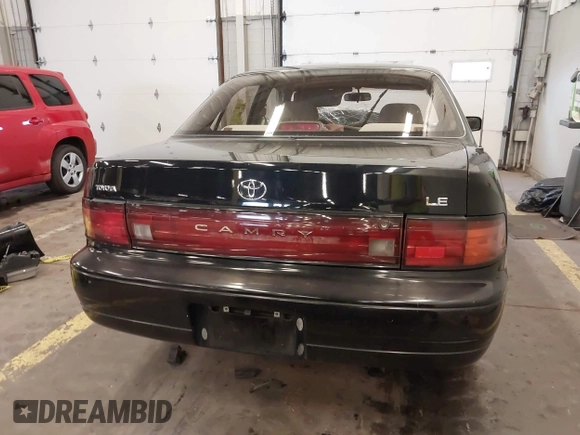1994 Toyota Camry LE with VIN JT2SK12E3R0207215, listed as a IAAI auction lot 41788670 with 124,010 mi miles. Bid and sale history available at carsss.com. Image 17.