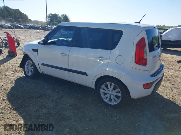 2013 Kia Soul + z VIN KNDJT2A69D7555715, wystawiony jako IAAI lot #42044741 z przebiegiem 127 326 mil mil oraz . Historia ofert i sprzedaży dostępna na DreamBid. Obrazek 3.