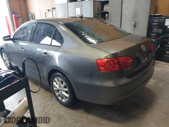 2011 Volkswagen Jetta Sedan SE PZEV with VIN 3VWDZ7AJ9BM369301, listed as a IAAI auction lot 41982641 with 114,217 mi miles. Bid and sale history available at carsss.com. Image 3.