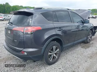2018 Toyota RAV4 XLE z VIN 2T3WFREV8JW429188, wystawiony jako IAAI lot #42121963 z przebiegiem 133 462 mil mil oraz . Historia ofert i sprzedaży dostępna na DreamBid. Obrazek 4.