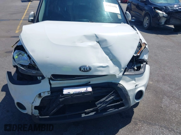 2013 Kia Soul with VIN KNDJT2A54D7572316, listed as a IAAI auction lot 42021696 with 141,638 mi miles. Bid and sale history available at carsss.com. Image 6.
