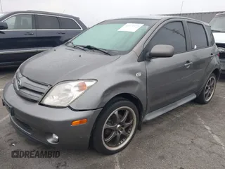 2005 Scion xA z VIN JTKKT624850109244, wystawiony jako IAAI lot #42171971 z przebiegiem 167 588 mil mil oraz . Historia ofert i sprzedaży dostępna na DreamBid. Obrazek 2.