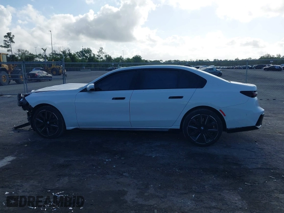 2024 BMW 7 Series 740i с VIN WBA23EH00RCP27147, выставлен на аукционе IAAI как лот 41932339 с пробегом 16 740 миль миль и . История ставок и продаж доступна на DreamBid. Изображение 14.