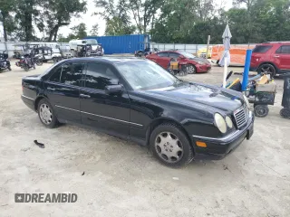 1999 Mercedes-Benz E 320 z VIN WDBJF65H4XA857249, wystawiony jako Copart lot #59337225 z przebiegiem 149 953 mil mil oraz Szkoda całkowita • Salvage title. Historia ofert i sprzedaży dostępna na DreamBid. Obrazek 4.