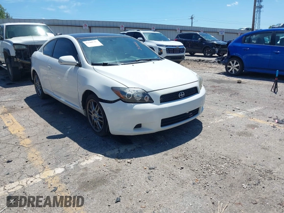 2010 Scion tC z VIN JTKDE3B71A0313020, wystawiony jako IAAI lot #42308791 z przebiegiem 177 716 mil mil oraz . Historia ofert i sprzedaży dostępna na DreamBid. Obrazek 1.