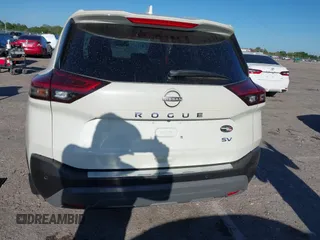 2023 Nissan Rogue SV z VIN JN8BT3BA3PW437865, wystawiony jako IAAI lot #41834250 z przebiegiem 8 725 mil mil oraz . Historia ofert i sprzedaży dostępna na DreamBid. Obrazek 17.