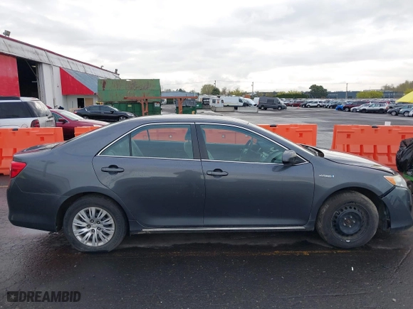 2013 Toyota Camry Hybrid LE with VIN 4T1BD1FK5DU083849, listed as a IAAI auction lot 40916318 with 204,058 mi miles. Bid and sale history available at carsss.com. Image 14.