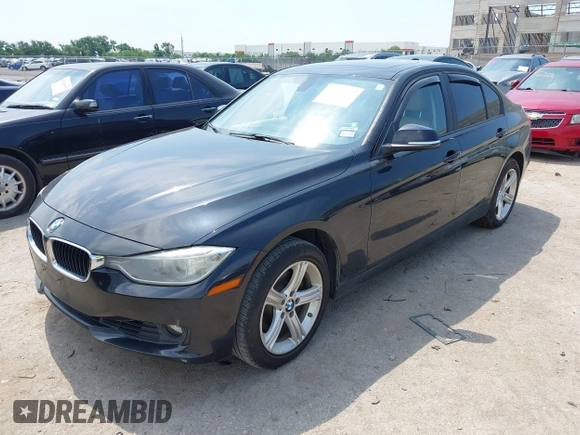 2015 BMW 3 Series 328i xDrive z VIN WBA3B3C5XFJ984998, wystawiony jako IAAI lot #42498649 z przebiegiem 186 642 mil mil oraz . Historia ofert i sprzedaży dostępna na DreamBid. Obrazek 17.