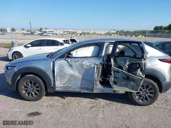 2020 Mazda CX-30 with VIN 3MVDMABL9LM102688, listed as a IAAI auction lot 41680270 with 39,171 mi miles. Bid and sale history available at carsss.com. Image 6.