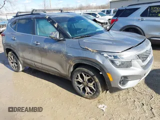 2022 Kia Seltos EX z VIN KNDERCAA4N7269752, wystawiony jako IAAI lot #41457018 z przebiegiem 31 619 mil mil oraz . Historia ofert i sprzedaży dostępna na DreamBid. Obrazek 1.
