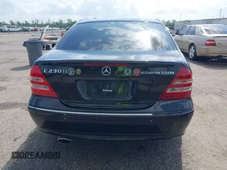 2004 Mercedes-Benz C 230 Kompressor z VIN WDBRF40J64F505984, wystawiony jako IAAI lot #42108989 z przebiegiem 120 383 mil mil oraz . Historia ofert i sprzedaży dostępna na DreamBid. Obrazek 16.