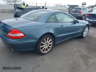 2007 Mercedes-Benz SL-Class 5.5L V8 with VIN WDBSK71F07F133068, listed as a IAAI auction lot 42074542 with 104,503 mi miles. Bid and sale history available at carsss.com. Image 4.