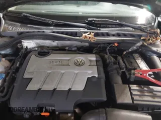 2011 Volkswagen Jetta Sedan TDI with VIN 3VWLL7AJ4BM086978, listed as a IAAI auction lot 41981137 with 171,191 mi miles. Bid and sale history available at carsss.com. Image 9.