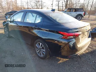 2024 Nissan Versa SV z VIN 3N1CN8EV7RL866542, wystawiony jako IAAI lot #41331827 z przebiegiem 907 mil mil oraz . Historia ofert i sprzedaży dostępna na DreamBid. Obrazek 3.