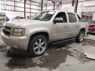 2007 Chevrolet Avalanche LTZ z VIN 3GNEC12037G144865, wystawiony jako IAAI lot #42592982 z przebiegiem 160 962 mil mil oraz . Historia ofert i sprzedaży dostępna na DreamBid. Obrazek 17.