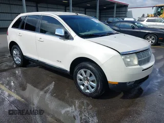 2007 Lincoln MKX z VIN 2LMDU68C57BJ19677, wystawiony jako IAAI lot #42367791 z przebiegiem 192 198 mil mil oraz . Historia ofert i sprzedaży dostępna na DreamBid. Obrazek 1.
