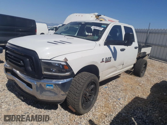 2018 Ram 2500 Tradesman z VIN 3C6UR5CL3JG348471, wystawiony jako Copart lot #64247285 z przebiegiem 398 440 mil mil oraz Czysty tytuł • Clean title. Historia ofert i sprzedaży dostępna na DreamBid. Obrazek 1.