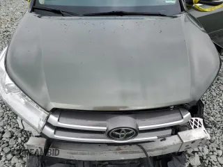 2018 Toyota Highlander SE with VIN 5TDJZRFH8JS888491, listed as a Copart auction lot 61197555 with Not provided miles and Salvage title. Bid and sale history available at DreamBid. Image 12.