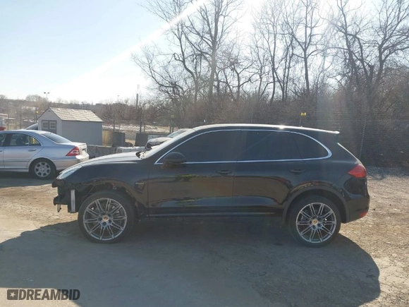 2013 Porsche Cayenne Diesel with VIN WP1AF2A2XDLA39177, listed as a IAAI auction lot 41642164 with 93,932 mi miles. Bid and sale history available at carsss.com. Image 14.
