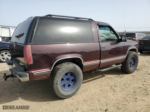 1996 Chevrolet Tahoe with VIN 3GNEK18R9TG128138, listed as a Copart auction lot 48528255 with 233,077 mi miles and Clean Title. Bid and sale history available at carsss.com. Image 3.
