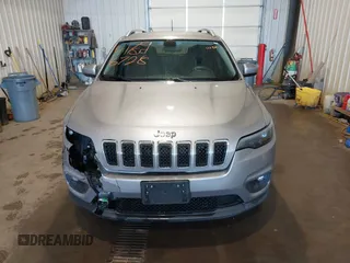 2019 Jeep Cherokee Latitude z VIN 1C4PJMCB0KD122398, wystawiony jako IAAI lot #41798728 z przebiegiem 117 810 mil mil oraz . Historia ofert i sprzedaży dostępna na DreamBid. Obrazek 12.