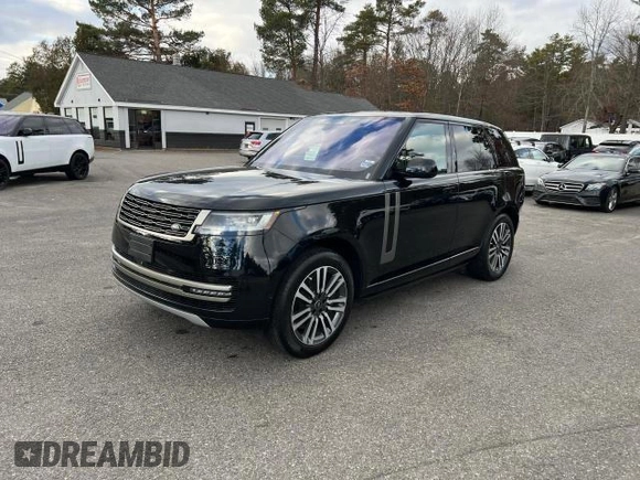2023 Land Rover Range Rover SE z VIN SALKP9E70PA017747, wystawiony jako Copart lot #45363235 z przebiegiem 39 043 mil mil oraz Czysty tytuł • Clean title. Historia ofert i sprzedaży dostępna na DreamBid. Obrazek 2.
