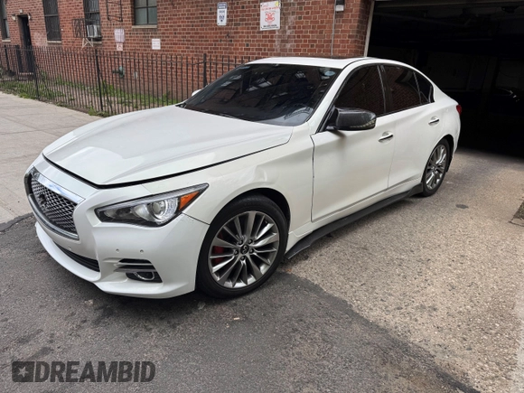 2014 Infiniti Q50 Sport with VIN JN1BV7AP7EM689505, listed as a IAAI auction lot 42172352 with 133,824 mi miles and . Bid and sale history available at DreamBid. Image 2.